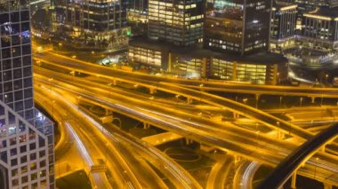 Dubai gökdelen vurdu, otomobillerde hareketli zaman atlamalı.