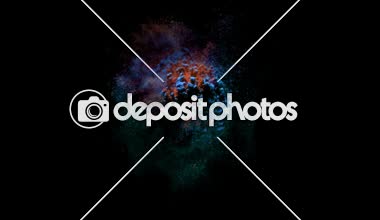 Siyah arka planda izole edilmiş süper yavaş renkli barut patlaması. Yüksek hızlı sinema kamerası, 1000fps.