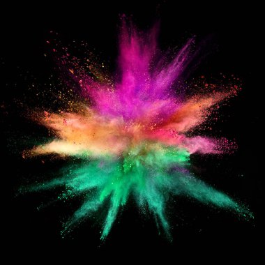 Renkli toz siyah arka plan üzerine izole patlama