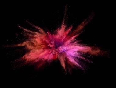 Renkli toz siyah arka plan üzerine izole patlama