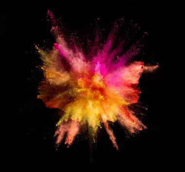 Renkli toz siyah arka plan üzerine izole patlama
