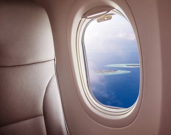 Interior Del Avión Con Vista Ventana Isla Maldivas Concepto Viaje — Foto de Stock