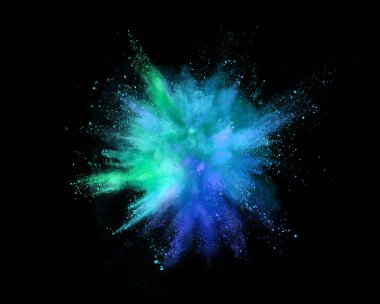 Renkli toz siyah arka plan üzerine izole patlama. Arka plan renkli soyut