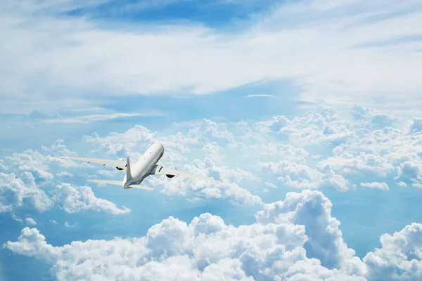Back View Commercial Airplane Flying Clouds Copyspace Text — Stock Photo, Image