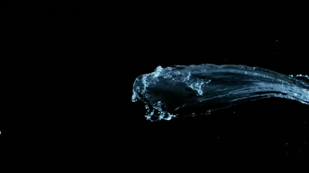 Super slow motion vody stříkající na černém pozadí — Stock video