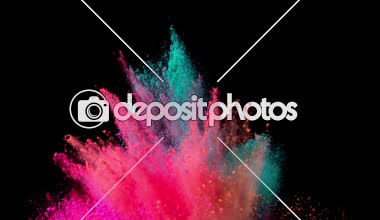 Süper ağır çekim siyah arka plan üzerine izole renkli toz patlaması. Yüksek hızlı kamera, 1000 fps filme.