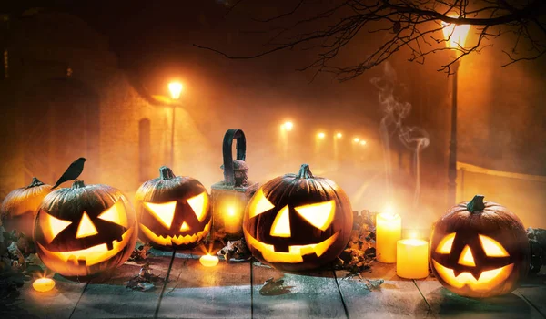 Korkunç Korku Arka Plan Ile Halloween Pumpkins Jack Fener Ahşap — Stok fotoğraf