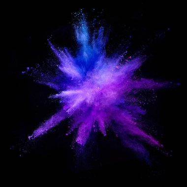 Renkli toz siyah arka plan üzerine izole patlama. Arka plan renkli soyut