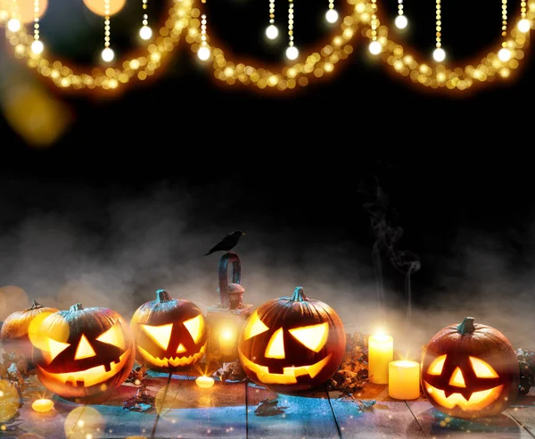 Griezelige Halloween Pompoenen Houten Planken Zwarte Achtergrond Feest Thema Copyspace — Stockfoto