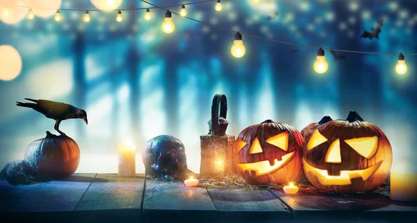 Spooky Halloweenpumpor Träplankor Med Mörka Skräck Bakgrund Fest Tema Copyspace — Stockfoto