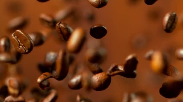 Super Zpomalený Pohyb Padajících Kávových Zrn Natočeno Vysokorychlostní Kameře 1000 — Stock video