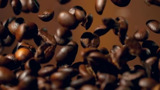 Movimento Super Lento Queda Grãos Café Filmado Câmera Cinema Alta — Vídeo de Stock