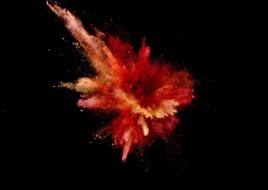 Siyah arka plan üzerinde renkli toz patlama.