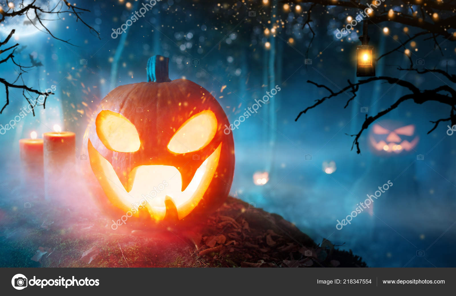Abóboras Assustadoras Dia Das Bruxas Floresta Fundo Assustador Halloween  Com fotos, imagens de © jag_cz #219664344