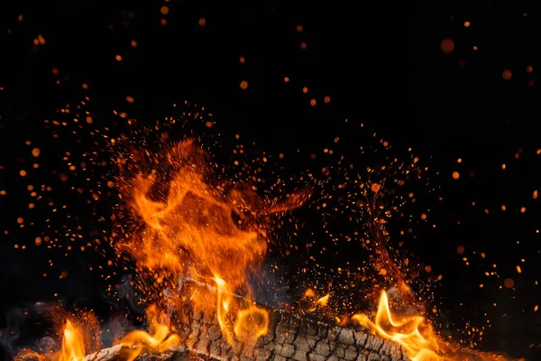 Spalanie Drewna Loguje Się Ogień Ognisko Białym Czarnym Tle — Zdjęcie stockowe