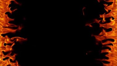 Siyah arka planda izole edilmiş çok yavaş bir ateş çerçevesi. Yüksek hızlı kamera, 1000 fps.