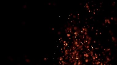 Siyah arka planda izole edilmiş çok yavaş ateş kıvılcımları. Yüksek hızlı kamera, 1000 fps.