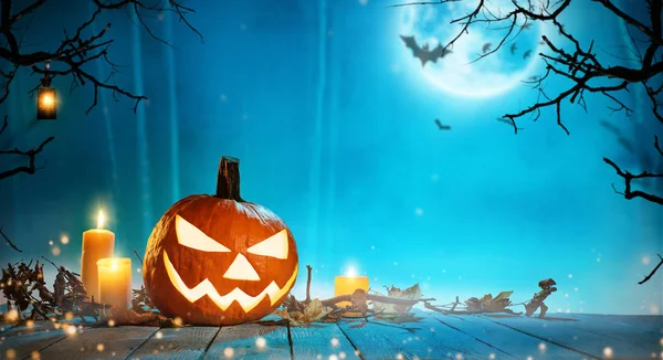 Zucca Halloween Spettrale Nella Foresta Spaventoso Sfondo Halloween Con Spazio — Foto Stock