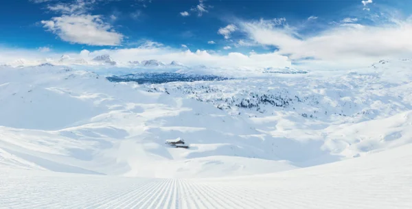 Vacker Panoramautsikt Över Vinterlandskap Med Pist Vinter Aktiviteter Och Sporter — Stockfoto