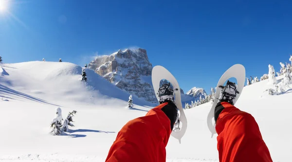 Λεπτομέρεια Χιονοπέδιλα Πεζοπόρος Πόδια Έτοιμα Για Περπάτημα Χειμερινά Σπορ Και — Φωτογραφία Αρχείου