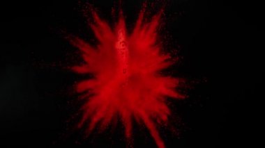 Siyah arka planda izole edilmiş süper yavaş renkli barut patlaması. Yüksek hızlı sinema kamerası, 1000fps.