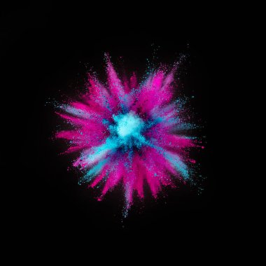 Siyah arka plan üzerine izole renkli toz patlama.