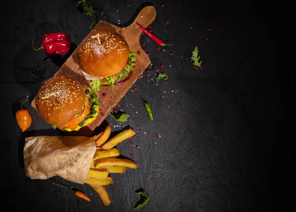 Deliziosi Hamburger Serviti Pietra Vista Dall Alto Spazio Libero Testo — Foto Stock