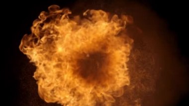 Siyah arka planda izole edilmiş süper yavaş ateş patlaması. Yüksek hızlı sinema kamerası, 1000 fps..