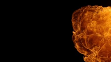 Siyah arka planda izole edilmiş süper yavaş ateş patlaması. Yüksek hızlı sinema kamerası, 1000 fps..