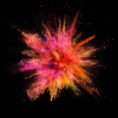Renkli toz siyah arka plan üzerine izole patlama. Arka plan renkli soyut