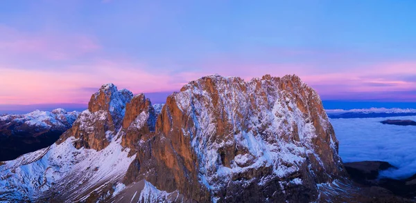 美丽的多洛米人是全景 空中宽格式意大利岩石风景摄影 — 图库照片