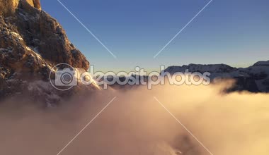 Hava uçuş büyük dağ yoluyla. UHD açık görüntüleri