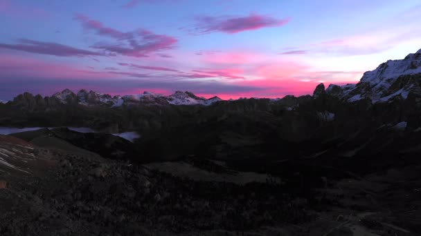 Vuelo Aéreo Través Cordillera Masiva Uhd Imágenes Aire Libre — Vídeos de Stock