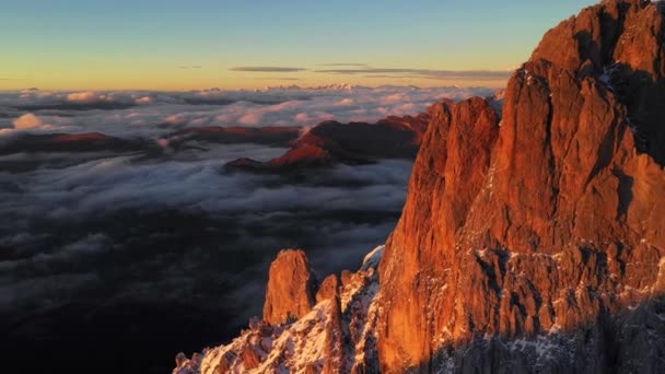 Voo Aéreo Através Montanha Enorme Alcance Uhd Imagens Livre — Vídeo de Stock