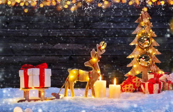 Χριστουγεννιάτικο Φόντο Φωτιζόμενο Άλκη Και Χριστουγεννιάτικο Δέντρο Σκούρο Φόντο Ξύλινη — Φωτογραφία Αρχείου