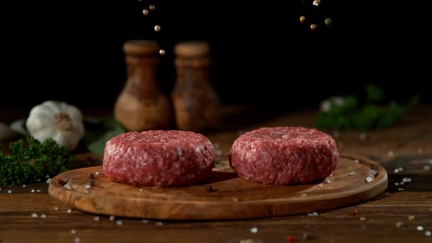 Super Slow Motion Falling Beef Hamburgers Meat Flames Filmed High — Stock videók