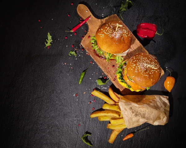 Deliziosi Hamburger Serviti Pietra Vista Dall Alto Spazio Libero Testo — Foto Stock