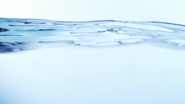 Movimento Super Lento Espirrar Onda Água Isolada Fundo Branco Filmado — Vídeo de Stock