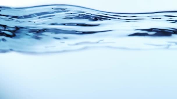 Супер Повільний Рух Бризок Хвилі Води Ізольовано Білому Тлі Знятої — стокове відео
