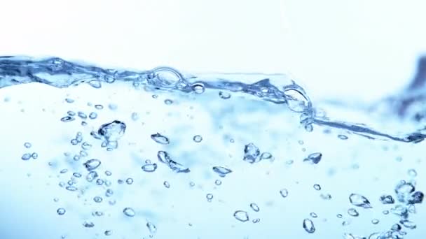 Super Slow Motion Šplouchání Vody Vlna Izolovaných Bílém Pozadí Natočen — Stock video