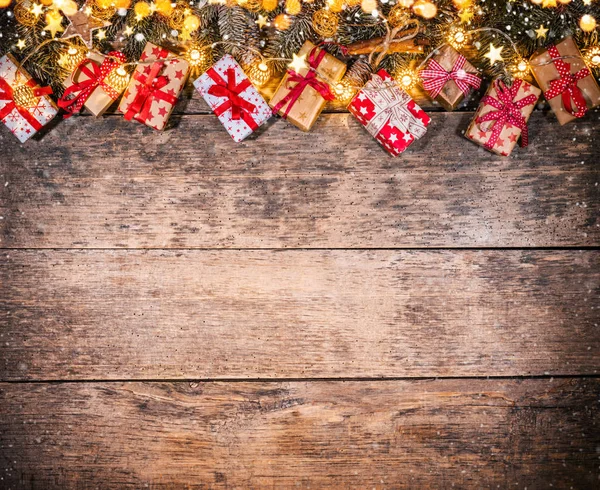 Natal Decorativo Fundo Rústico Com Pequenos Presentes Tábuas Madeira Conceito — Fotografia de Stock