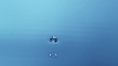 Su damlaları, yüksek hızlı sinema kamera üzerinde filme sıçramasına, süper ağır çekim