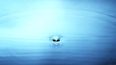 Su damlaları, yüksek hızlı sinema kamera üzerinde filme sıçramasına, süper ağır çekim