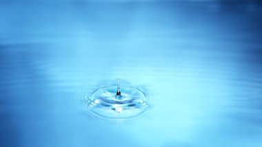 Su damlaları, yüksek hızlı sinema kamera üzerinde filme sıçramasına, süper ağır çekim