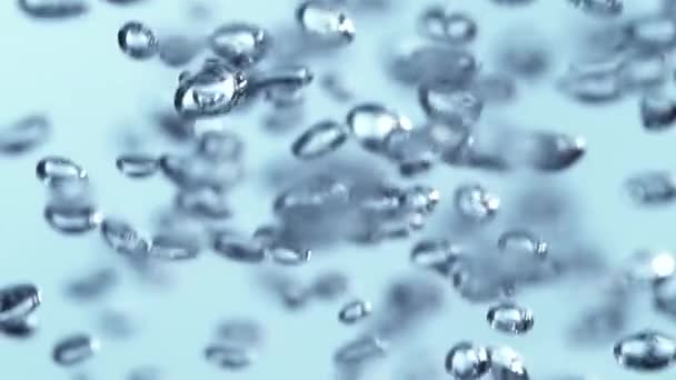 Сверхмедленное Движение Пузырящейся Воды Белом Фоне Снято Камеру Высокоскоростного Кино — стоковое видео