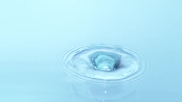 Super Slow Motion Splashing Water Drops Filmed High Speed Cinema — Stock Video