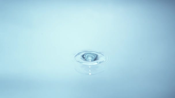 Super Slow Motion Splashing Water Drops Filmed High Speed Cinema — Stock Video