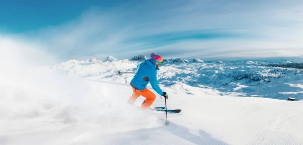 Alp Kayakçı Kayak Yokuş Aşağı Panoramik Biçimi Kış Spor Aktiviteler — Stok fotoğraf