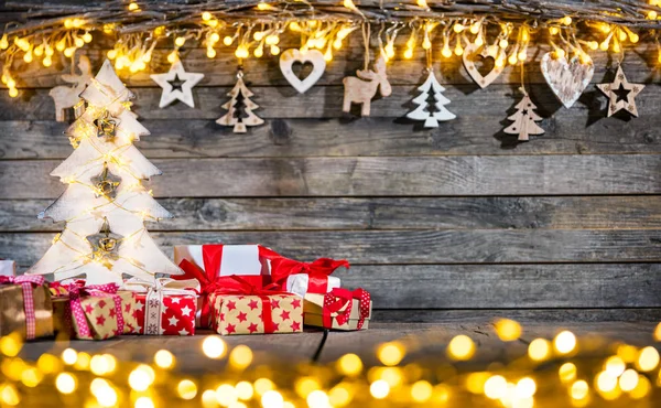 Dekoratif Noel Rustik Arka Plan Ile Ampulleri Ahşap Plakalar Üzerinde — Stok fotoğraf