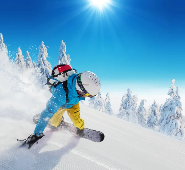 Junger Mann Beim Skifahren Auf Der Piste Wintersport Und Erholung — Stockfoto